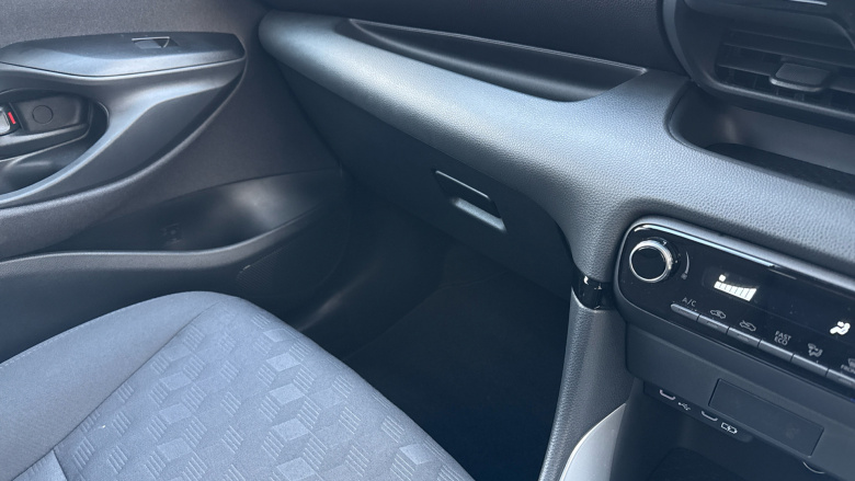 Toyota Yaris 1.5 Hybrid Icon 5dr CVT Hybrid Hatchback